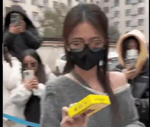 吃瓜娱乐八卦直播间在线观看,吃瓜娱乐八卦直播间，带你领略娱乐圈幕后风云